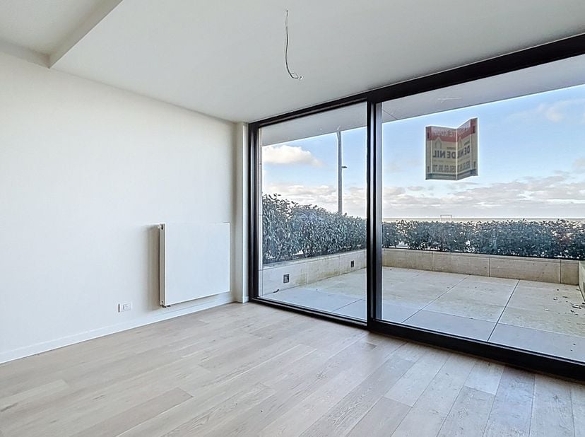 Ruim drie slaapkamerappartement in een nieuwe residentie, perfect voor wie comfort en ruimte zoekt. Het appartement beschikt over twee badkamers. Geni