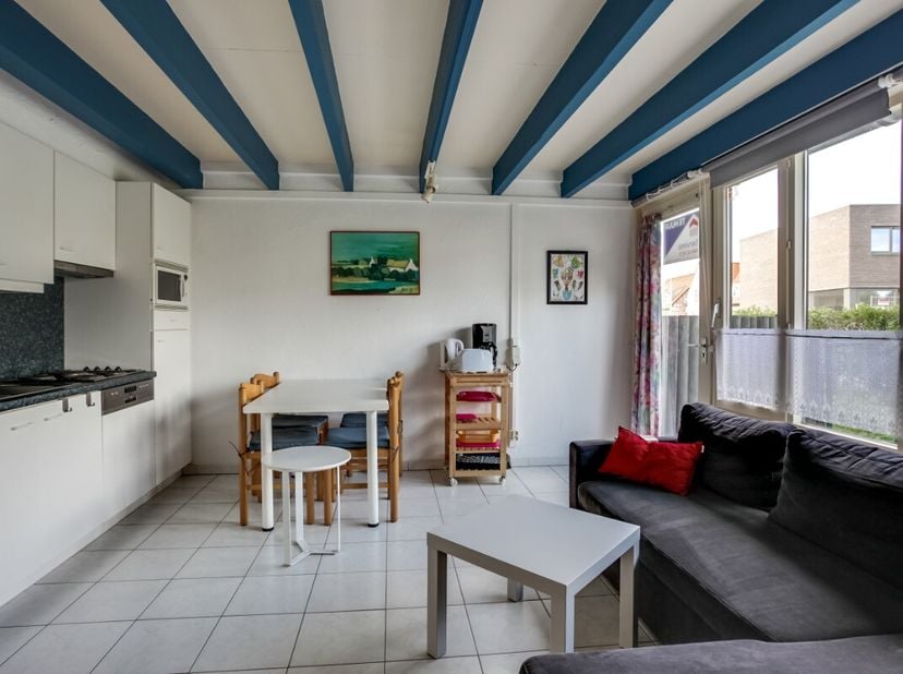 Te koop: gezellige woning in Nieuwpoort, gelegen vlak bij de kust. Deze gesloten bebouwing biedt een praktische indeling en vormt een interessante opp