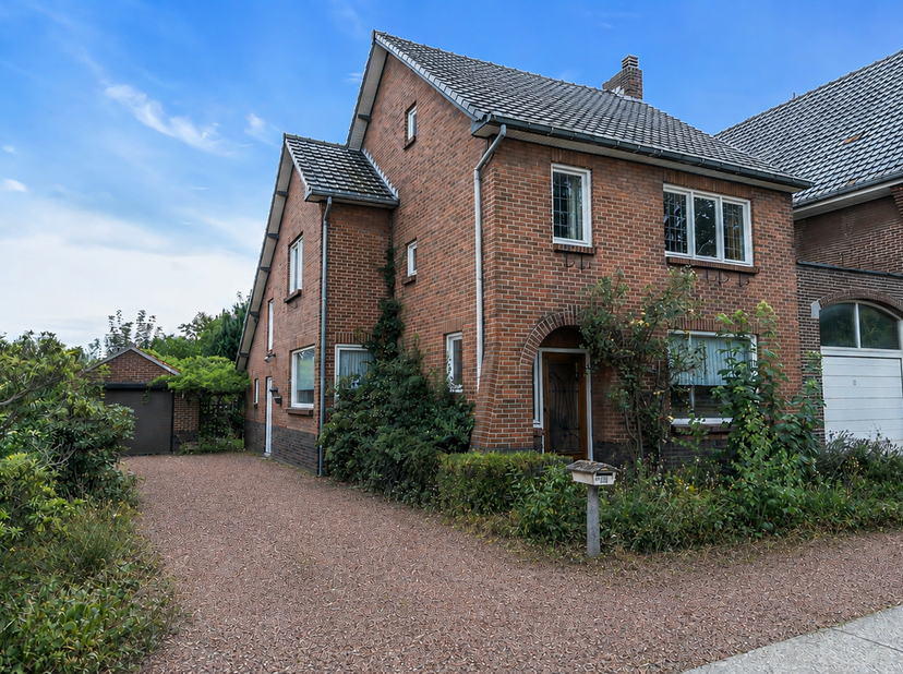 Karaktervolle renovatiewoning met verrassend veel ruimte op een topligging in Dilsen<br />
Sommige woningen hebben meteen dat gevoel van thuiskomen. D