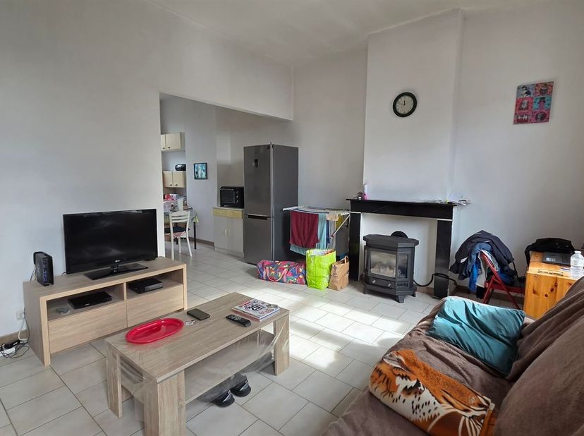 Immeuble de rapport idéalement situé dans un quartier prisé, en bordure du centre-ville, offrant une excellente opportunité d'investissement. <br />
A