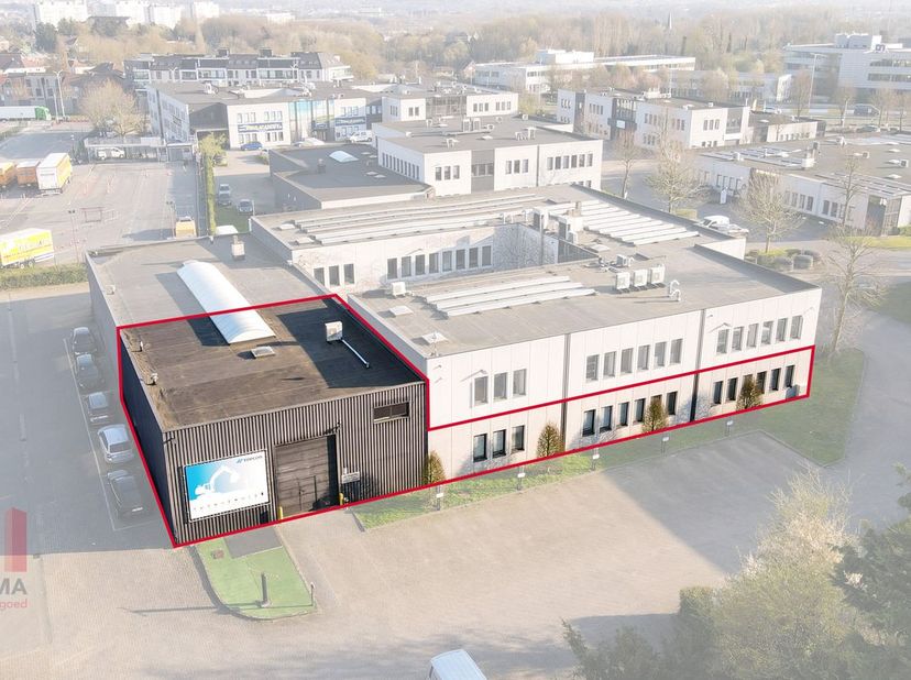 Magnifiek gelegen kantoorruimte van&amp;nbsp;529 m² te koop met visibiliteit vanaf de bedrijvige Pontbeeklaan aan de rand van Brussel (Zellik).<br />
Feno