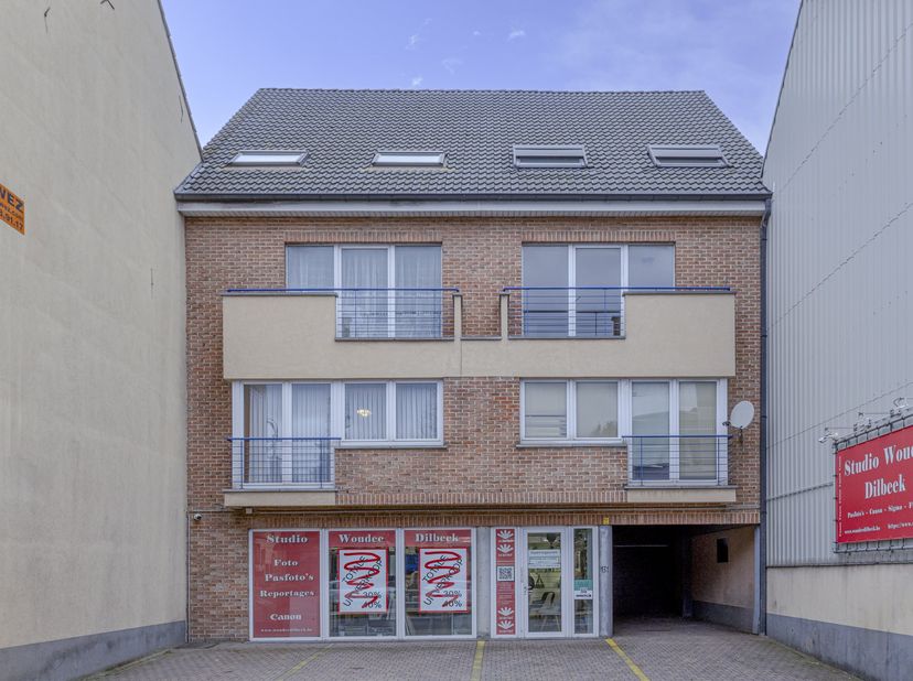 Bedrijfsvastgoed te koop in Ninoofsesteenweg 131,
                    1700 Dilbeek