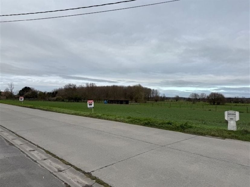 Zeer aantrekkelijke bouwkavel van 9 are 69 centiares gelegen in een aangename wijk van Gaurain-Ramecroix, op minder dan 10 minuten van de snelweg en h