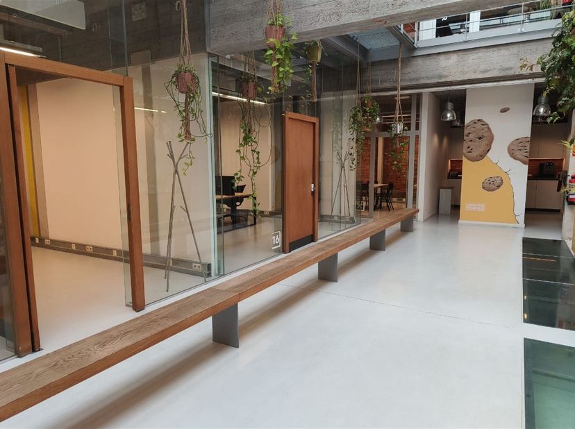 All inclusive co-working kantoorruimtes te huur!<br />
<br />
Ligging: De kantoorruimtes zijn gelegen op toplocatie in Merksem in de Koekenfabriek.<