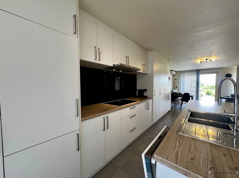 Instapklare HOB, ruime garage, zonnig terras en EPC A in Zele!<br />
Bent u op zoek naar een energiezuinige, instapklare woning op een rustige locatie