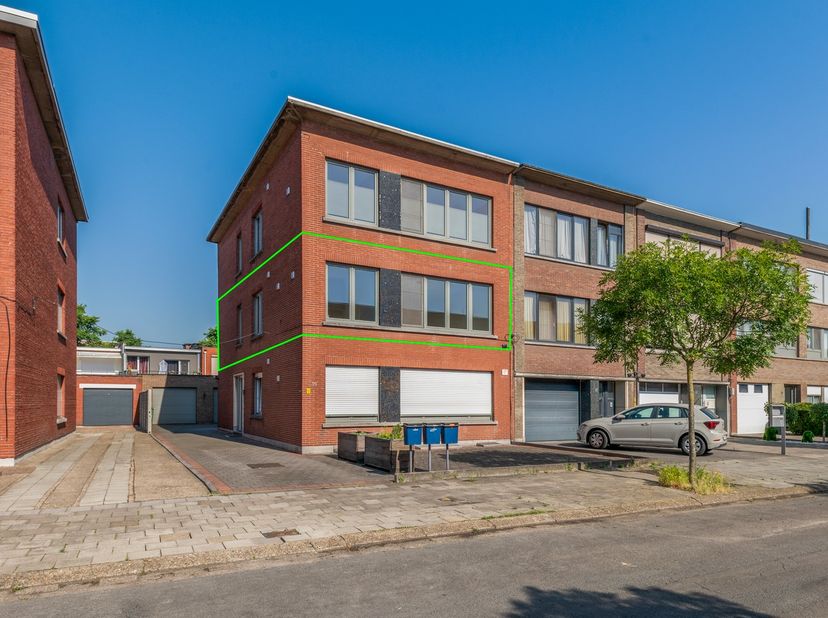 Gelegen in een aangename en rustige woonwijk in Merksem, biedt dit appartement een ideale combinatie van een vlotte bereikbaarheid en een comfortabele