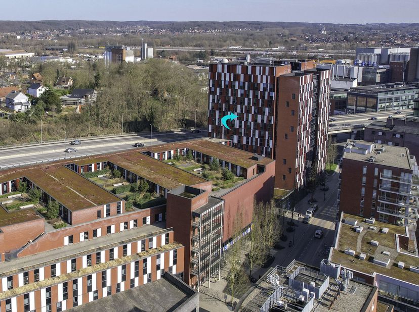 Deze praktische studentenkamer van 17m² bevindt zich op de 8ste verdieping van residentie Waterview aan het Engels Plein te Leuven. Deze studentenresi