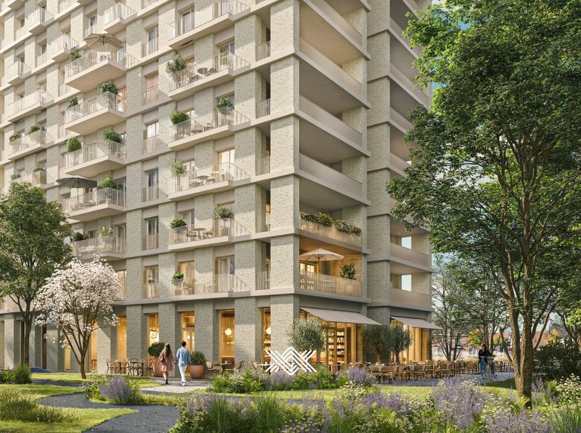 Dit comfortabele appartement van 97 m² op het eerste verdiep beschikt over een inkomhal met plaats voor een vestiairekast, een gastentoilet, een licht