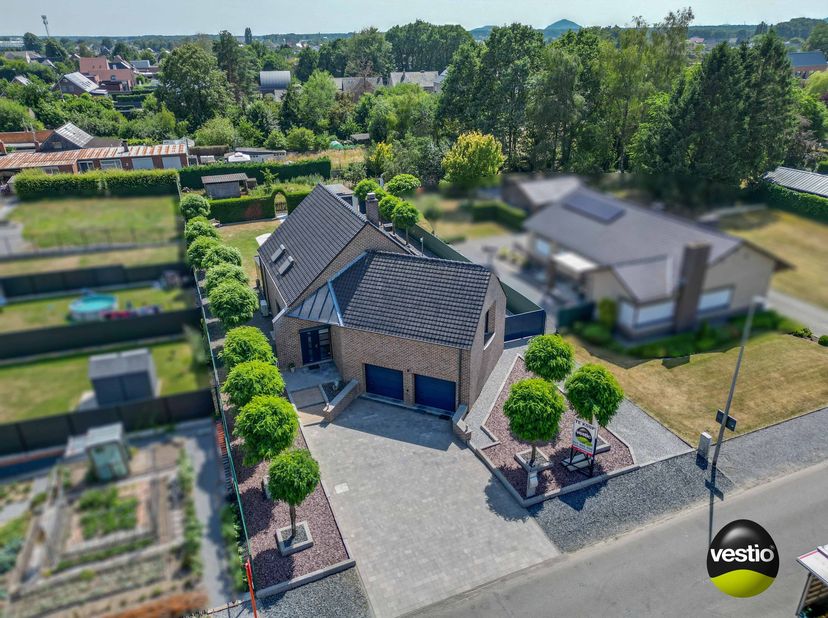 ENERGIEZUINIGE WONING OP 13,52 ARE TE OPGLABBEEK<br />
<br />
Deze ruime en lichtrijke woning is gelegen langs de Speeltuinstraat vlakbij het centrum