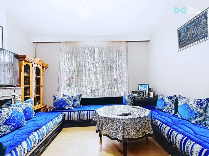 Info &amp;amp; visites : dries.v@weinvest.be ou 02 315 77 22<br />
We Invest propose en exclusivité cet appartement une chambre situé au 1er étage d’un pe