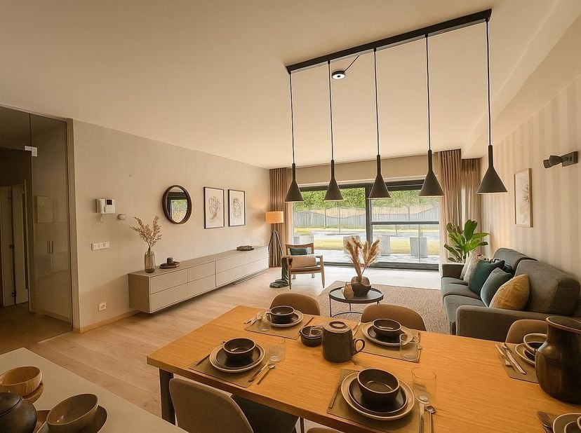 De luxe van een villa met het comfort van een appartement, dat gevoel krijgt u als u binnenstapt in de Landwaartslaan 23 bus 3 te Boxbergheide, deelge