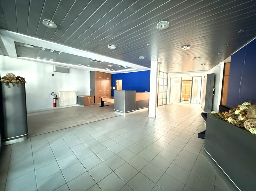 Bien professionnel à louer
                    à 2260 Westerlo