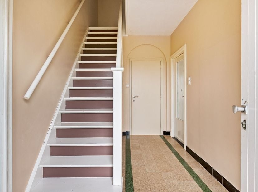 Op te frissen woning op 7a 42ca<br />
<br />
Ligging: Rustig gelegen nabij centrum Lille met alle faciliteiten (Winkels, scholen, openbaar vervoer,