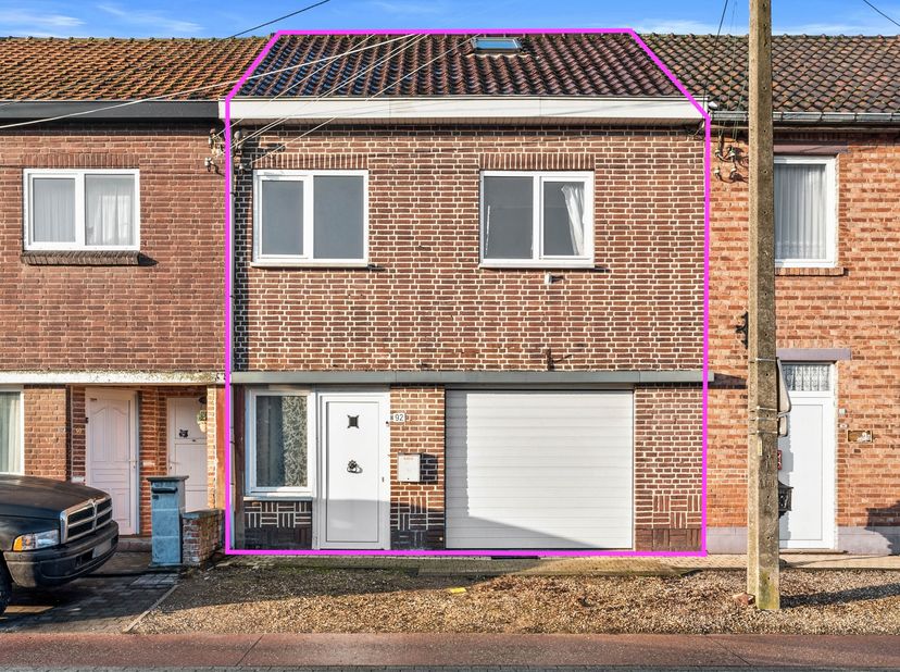 Ruime woning met sterke basis en enorm renovatiepotentieel te Rotem<br />
Aan de Kantonsweg 92 in Rotem (Dilsen-Stokkem) bevindt zich deze ruime wonin