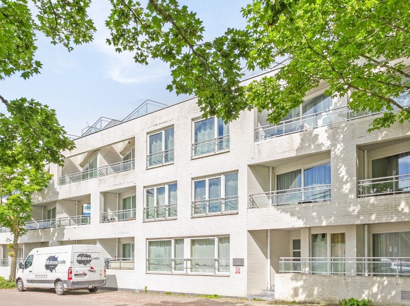 À louer: appartement de 2 chambres à proximité du centre de Waregem.Agencement: Hall d'entrée avec toilettes invitésPièce à vivre lumineuse avec accès