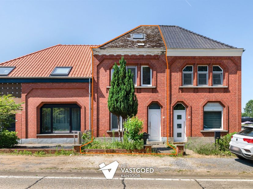 Recent gerenoveerde woning (172m²) met 3 slaapkamers en gezellige stadstuin te Molenstede.<br />
<br />
Belangrijkste troeven: <br />
- Gelegen in