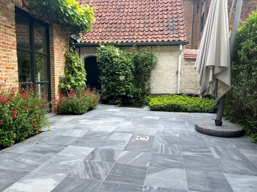Charmante, leuke woning te huur op het Begijnhof van Diest, Engelen Conventstraat 26.<br />
De woning bestaat uit 3 verdiepen met een gezellige stadst