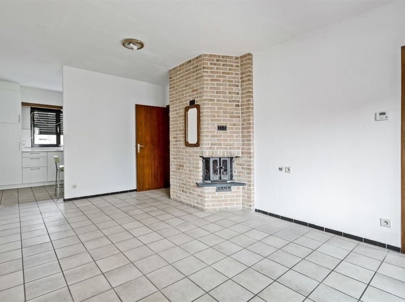 Locatie: <br />
Deze woning is gelegen aan de Heilig Bloedlaan 295 in Hoogstraten, op een centrale ligging vlakbij winkels, scholen ((het Klein Semina