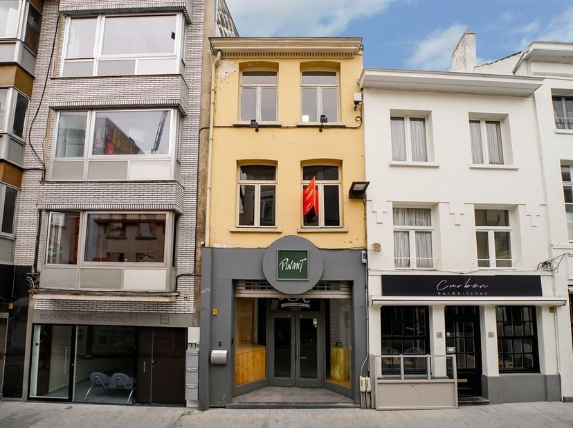 Handelspand met woonst in hartje Mechelen<br />
<br />
<br />
In een levendige winkel-wandelstraat tussen de Grote Markt, Botermarkt en de Bruul vind