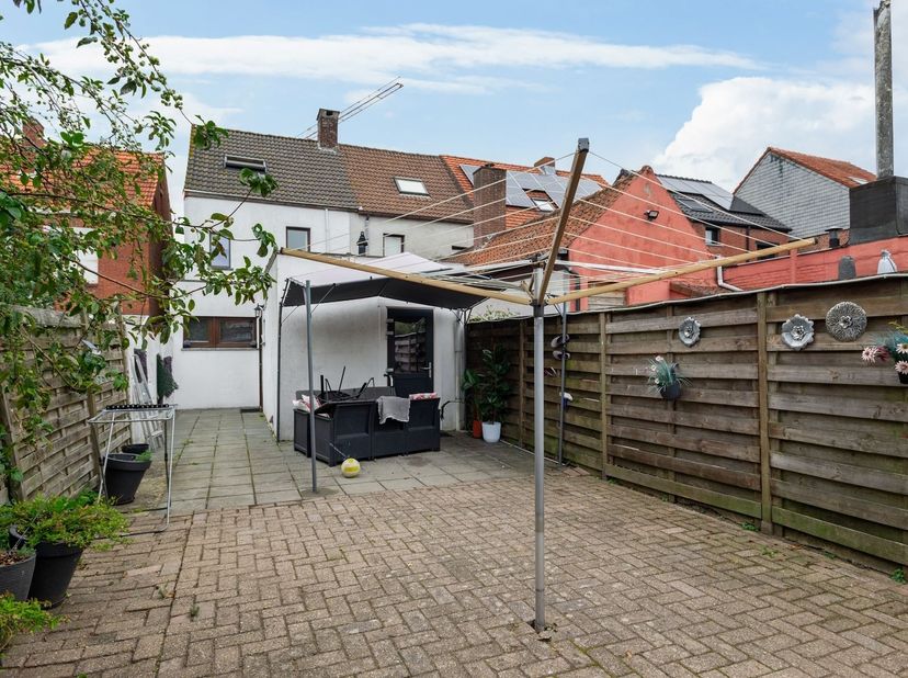 Spacieuse maison familiale de 3 chambres à proximité du centre du village d'Essen<br />
<br />
Prix indicatif : 285 000 euros<br />
<br />
Située à qu