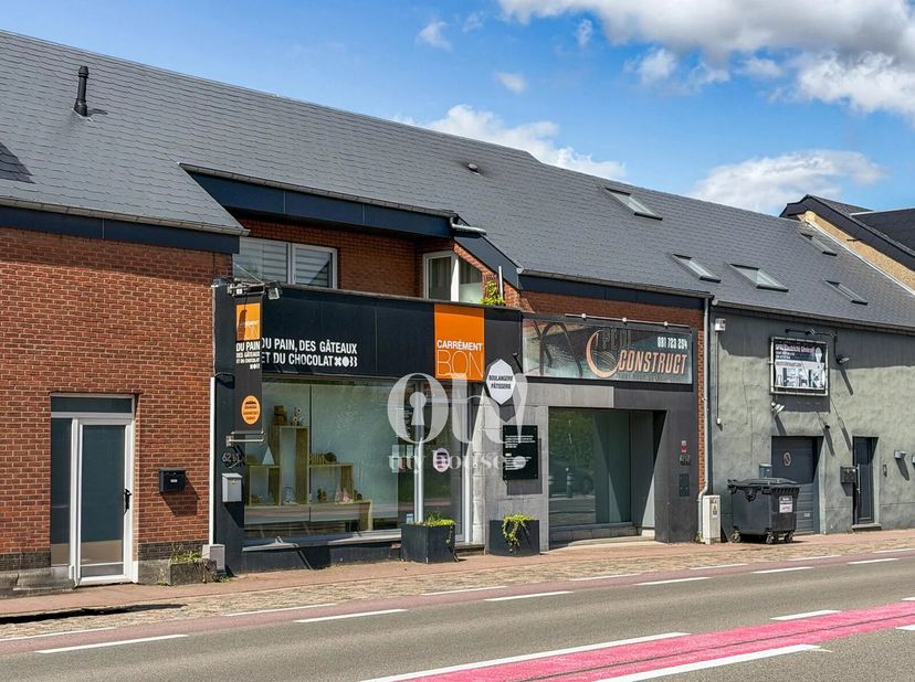 Oh My House vous présente cette surface commerciale idéalement située sur la Chaussée de Charleroi à Thorembais-Saint-Trond, axe de passage stratégiqu