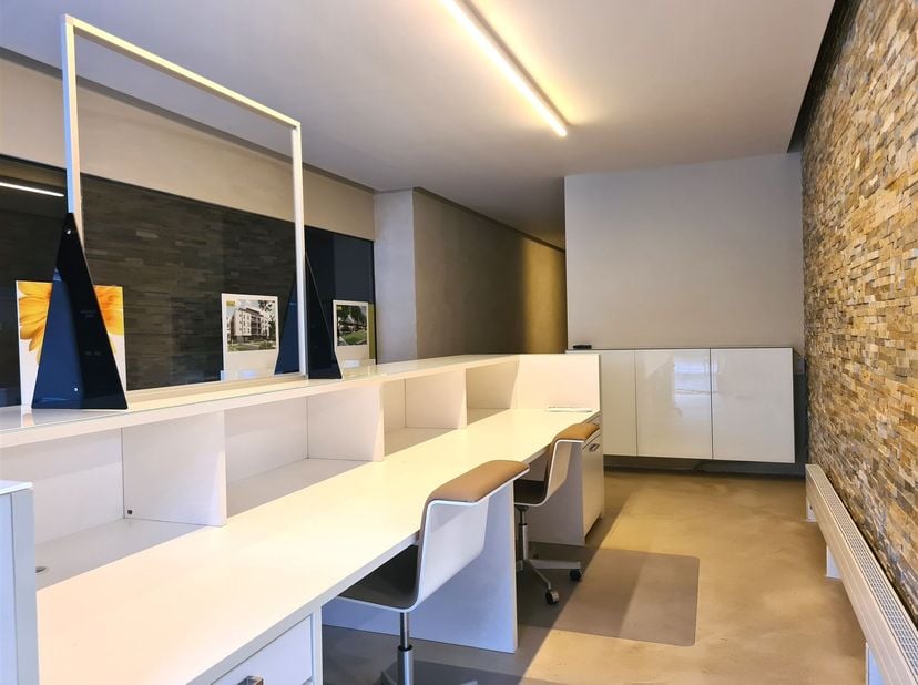 Prachtig commerciële ruimte op toplocatie in hartje Turnhout<br />
<br />
Ligging:<br />
Toplocatie = Hartje Turnhout.<br />
Dit commercieel pand