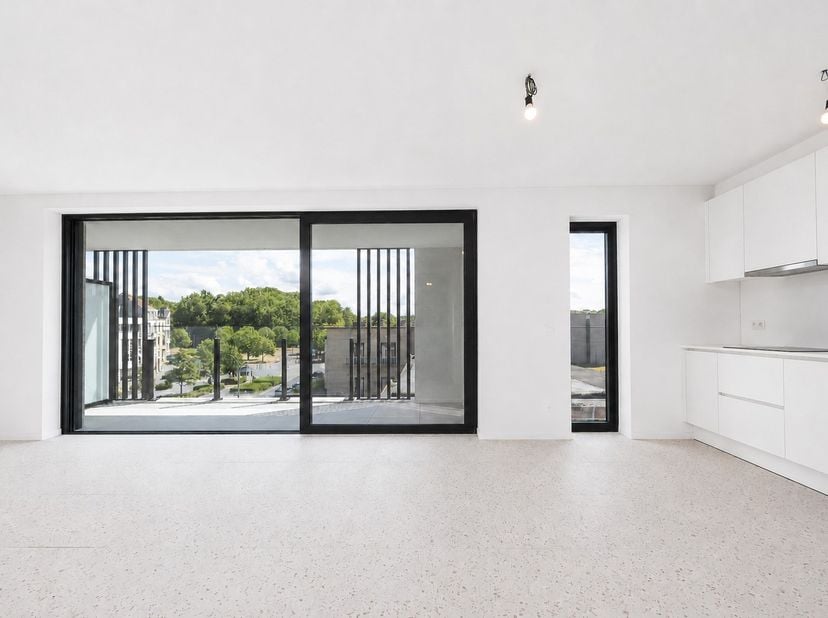LICHTRIJK NIEUWBOUWAPPARTEMENT MET TERRAS OP TOPLOCATIE<br />
<br />
Dit prachtig nieuwbouw 1-slaapkamerappartement op de Graaf de Smet de Naeyerlaan