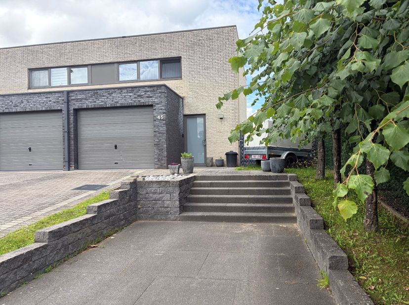 GELIEVE UITSLUITEND TE REAGEREN VIA HUURDERSPROFIEL  via deze link : https://immogoffin.mijnhuurprofiel.be/property/0ed42b9c-fd8c-4e34-a791-8aee8b68f3