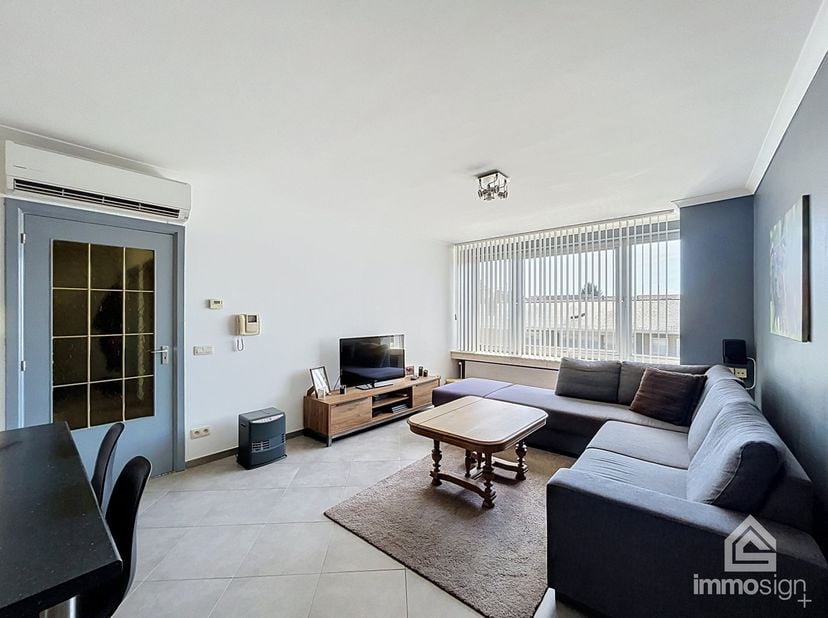 PLUSPUNTEN:<br />
+ bewoonbare oppervlakte: 75 m²<br />
+ 2 slaapkamers<br />
+ lift aanwezig<br />
+ voorzien van airco<br />
+ lichtrijke leefruimte