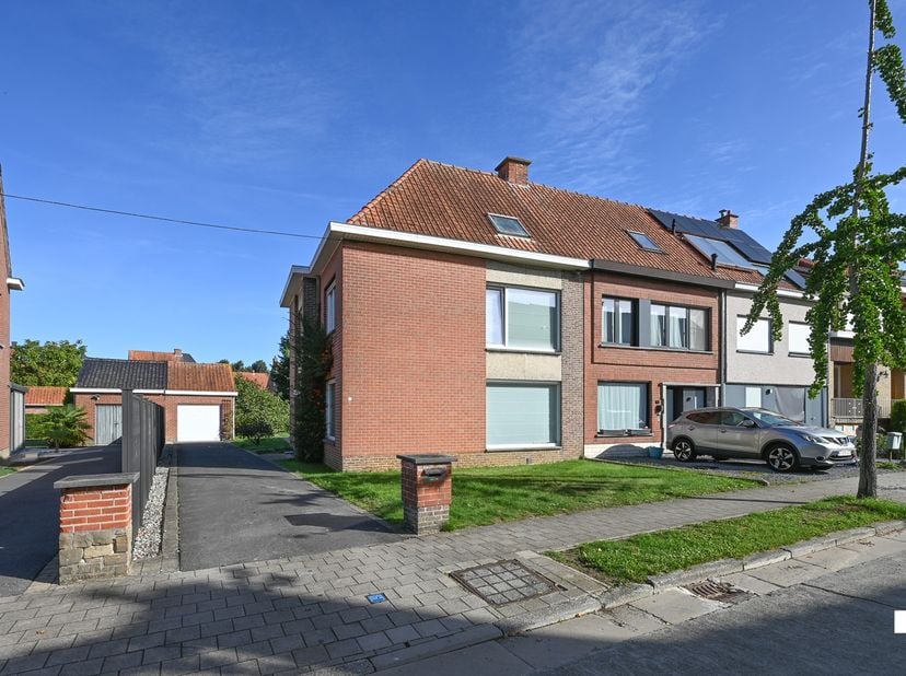 Huis te koop in Henri Dunantstraat 9,
                    8870 Izegem