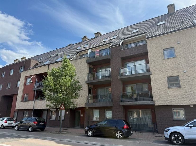 Trendy duplexappartement met twee terrassen en ondergrondse garage <br />
Bij interesse: gelieve u dan te registreren via onze website door op de knop