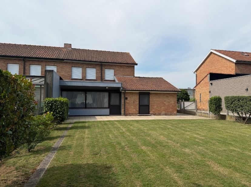 Huis te koop
                    in 8530 Harelbeke