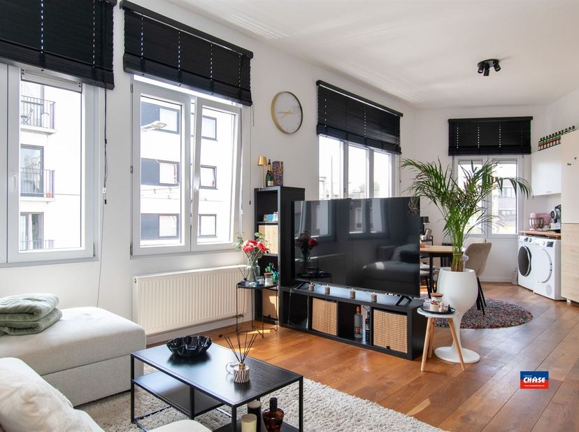 ANVERS | APPARTEMENT D'ANGLE PRÊT À EMménager AVEC DEUX CHAMBRES AU PREMIER ÉTAGE D'UN PETIT IMMEUBLE SANS ASCENSEUR | EPC B |<br />
Agencement comme
