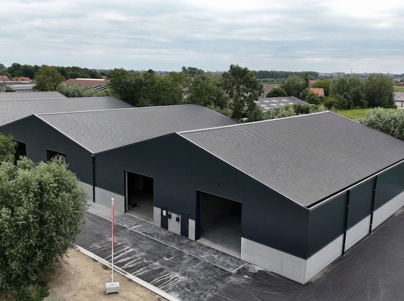 Op zoek naar een slimme investering of een nieuwe locatie voor je onderneming? <br />
Ontdek deze gloednieuwe KMO-units in Werken (Kortemark), strateg