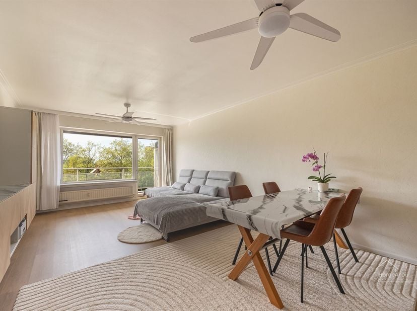 Appartement clé en main et lumineux de 3 chambres à coucher dans un emplacement de choix<br />
En entrant dans l'appartement, vous accédez au hall d'