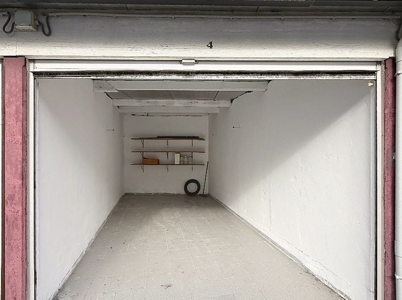 Garage à vendre à Vredestraat,
                    8400 Oostende