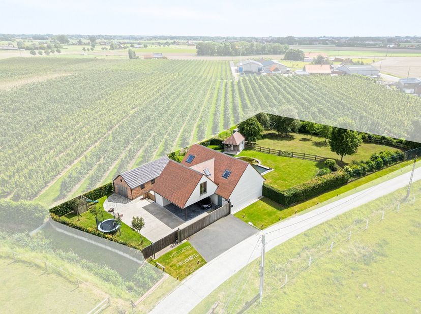Bent u op zoek naar een ruime gezinswoning op een uitzonderlijk rustige ligging? Dan is deze prachtige landelijke woning in Kortemark (nabij Torhout)