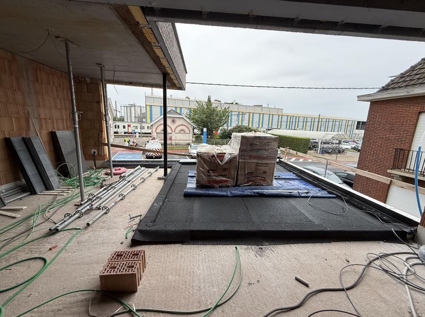 Ben je op zoek naar een ruim appartement met een zeer goeie bereikbaarheid? Dan is dit kleinschalig nieuwbouwproject iets voor jou!&amp;nbsp;<br />
Aankoo