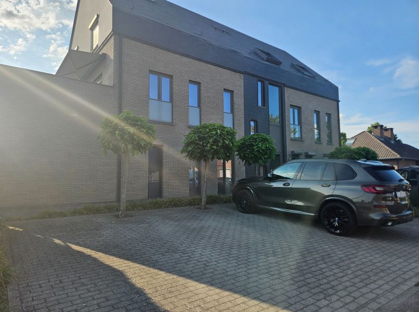 BEZOEK AANVRAGEN ENKEL MOGELIJK VIA VOLGENDE LINK: https://verlinden.mijnhuurprofiel.be/property/c8f6a3f1-b9eb-4c62-b5ed-fd596bd062ce<br />
<br />
Dit
