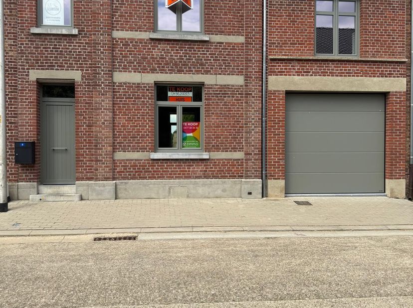 TE KOOP woning te RIEMST !<br />
<br />
Wij verkopen onze verrassend ruime, energiezuinige topwoning met troeven van een halfopen bebouwing<br />
3770