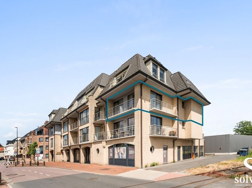 Dit lichtrijk appartement combineert modern comfort met een praktische indeling en een uitstekende ligging, op wandelafstand van winkels, scholen en r