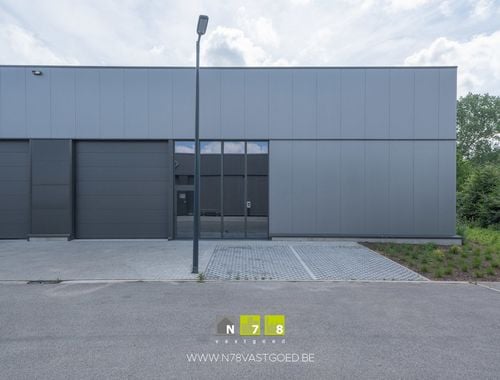                                         Bâtiment d’entreprise à vendre à Maaseik, € 419.000
