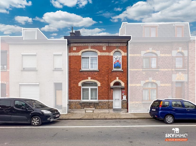 L'agence SKYIMMO vous propose cette superbe maison située dans un quartier calme de Ans et composée de : <br />
Au RDC : Hall d'entré (6) - Salon (34)