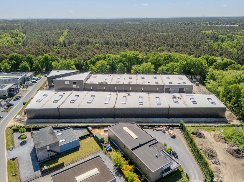 Bedrijvensite "ASPARK" - KMO UNIT 29 gelijkvloerse verdieping - 388 m²<br />
Het bedrijvenpark "ASPARK" bestaat uit 31 kwalitatief hoogstaande KMO-uni