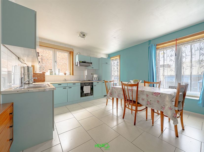 Spacieux appartement lumineux  Opportunité à ne pas manquer !<br />
Situé au 1er étage dune petite copropriété, cet appartement spacieux et parfaiteme