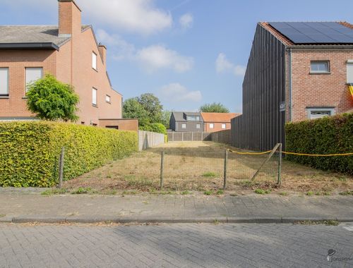                                         Grond te koop in Oelegem, € 235.000
