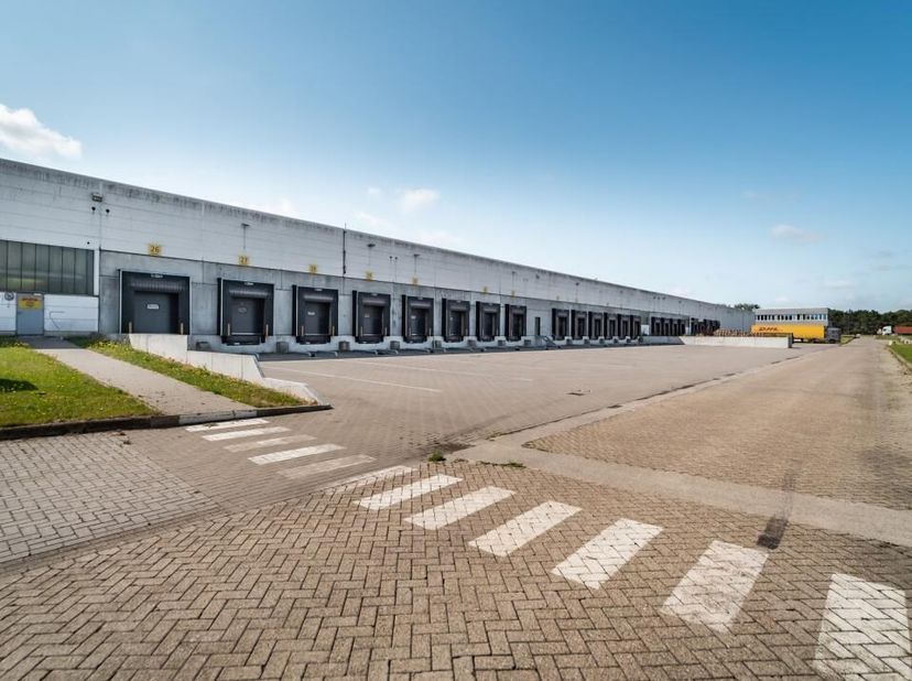 Bent u op zoek naar de ideale uitvalsbasis tussen Antwerpen en Brussel. Dit magazijn biedt u een oplossing voor uw logistieke activiteiten, gelegen ko