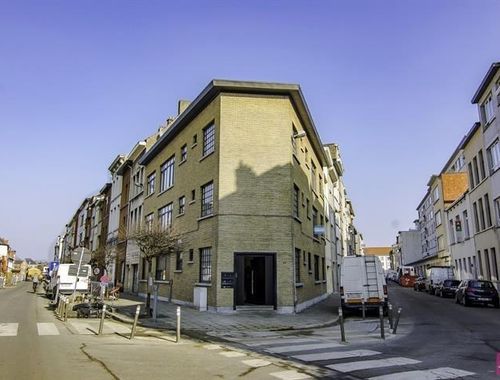                                         Gelijkvloers app. te huur in Antwerpen, € 795
