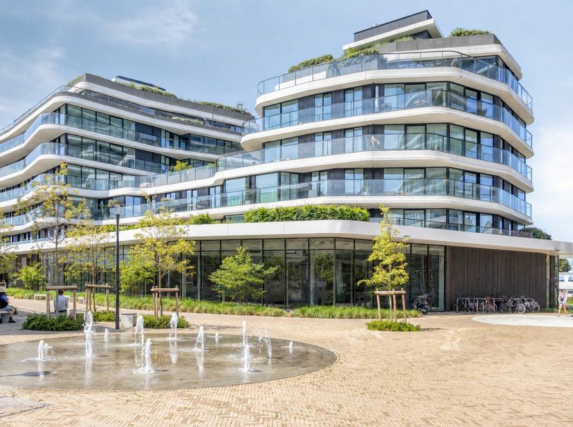 <br />
In het hart van Duinenwater, één van de meest aangename en dynamische woonomgevingen van Knokke-Heist, bevindt zich dit ruime appartement in de