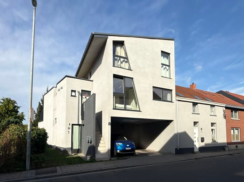Plan uw bezoek via www.polares.eu<br />
<br />
In deze kleinschalige residentie in Heverlee, bestaande uit twee appartementen, kan je dit duplex-appar